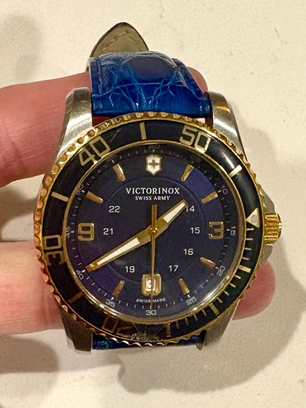 Victorinox Swiss Army 241789 Blue Diver Watch Sapphire Crocodile Strap